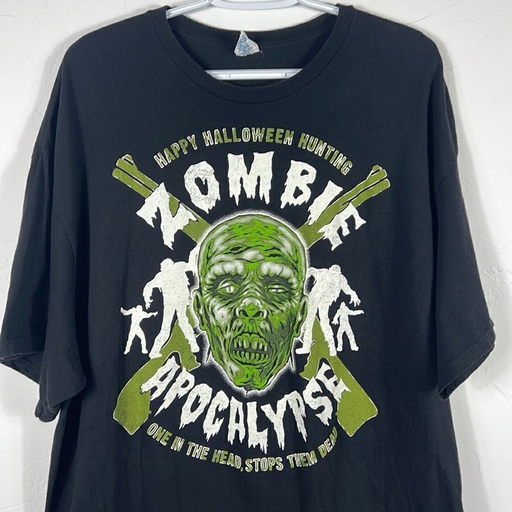 🧟‍♂️🔥 ZOMBIE APOCALYPSE Happy Halloween Hunting Horror Graphic Tee - 2XL - EUC